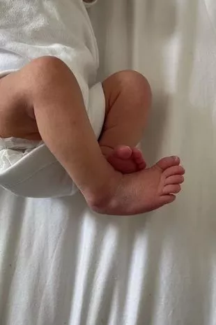 利亚姆·佩恩的前女友丹妮尔·皮泽——巨大的婴儿新闻和对悲剧明星的微妙讽刺