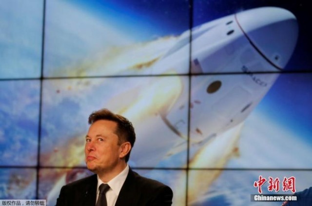埃隆·马斯克在推特上删掉了特朗普就职演说中的“纳粹敬礼”