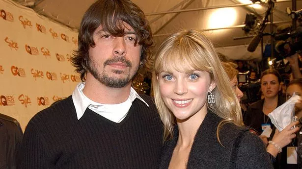 戴夫·格罗尔(Dave Grohl)与忠诚的妻子的第一次激烈相遇，她“锚定”了他的整个职业生涯
