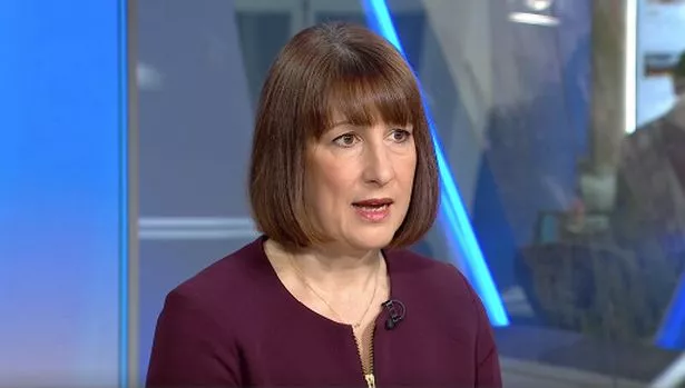 愤怒的瑞秋·里夫斯称杰里米·亨特是220亿英镑黑洞的骗子