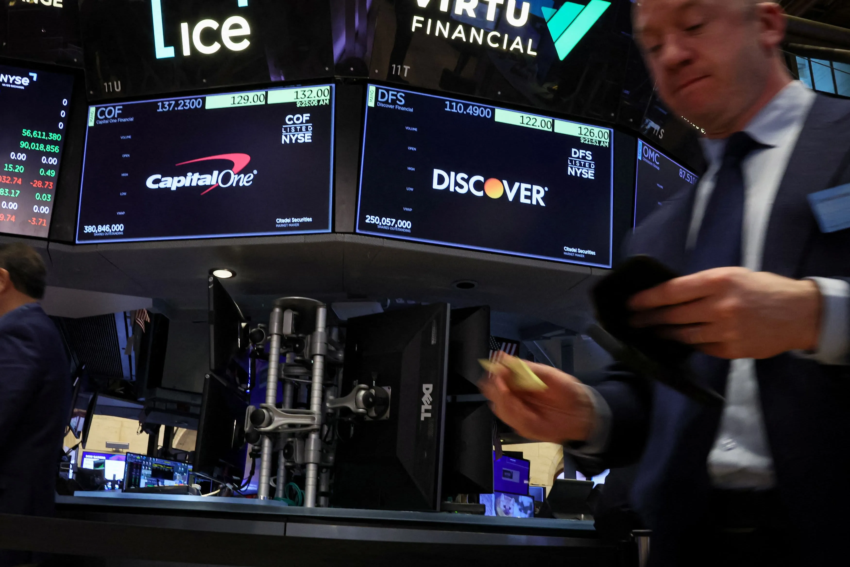 银行与股票市场:分析发现交易后第一资本的潜在价值