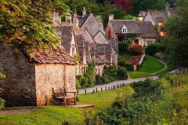 童话般的村庄是“英国最美丽的”，现在是最好的旅游景点