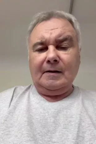 埃蒙·霍姆斯分享了他的健康状况,他开始谈论“艰难”的复苏
