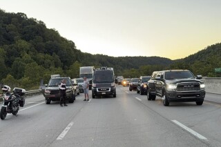 当局称,肯塔基州列克星敦以南的I-75公路上有多人被枪击
