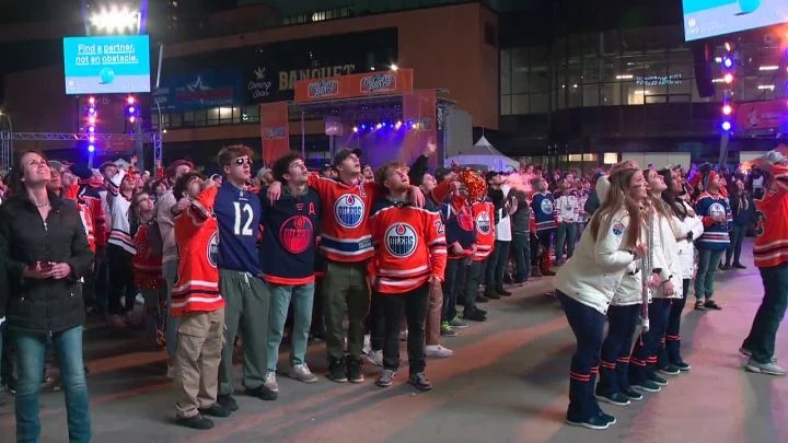 美国国家冰球联盟(NHL)球员在季后赛中谈论赛前惯例:“开始比赛,打开引擎,打字”
