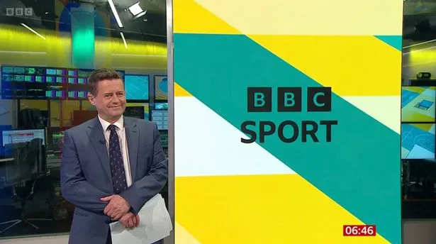 BBC《早餐》节目主持人查理·斯泰特在节目中出现尴尬失误后向搭档道歉