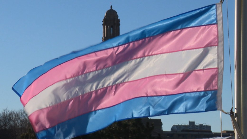 LGBTQ2组织推动加快法庭程序,以阻止阿尔伯塔省的跨性别法案
