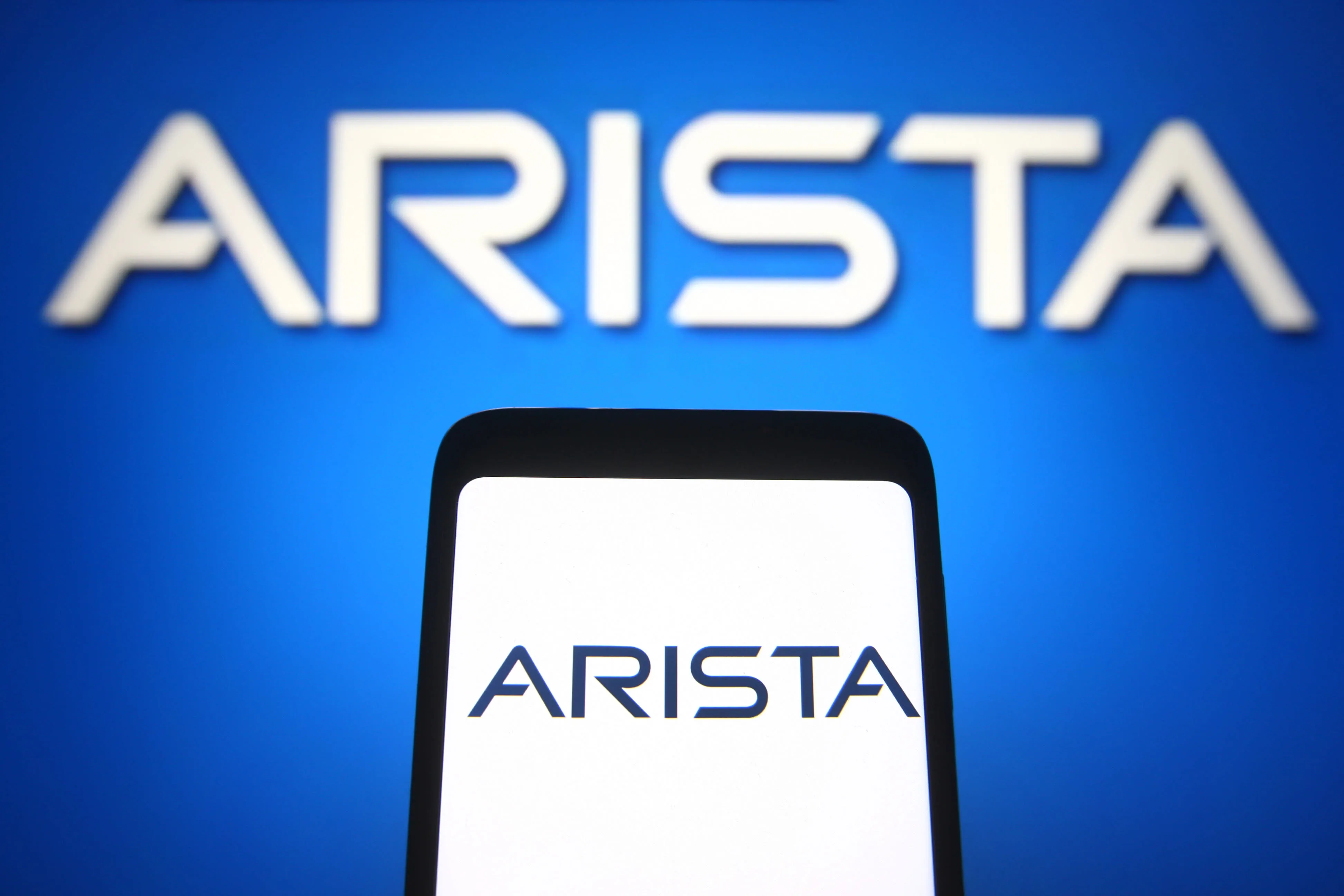 股市反弹:瑞银用人工智能投资策略升级Arista Networks
