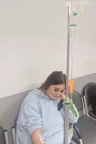“在Facebook上花80英镑给我打了一针紧身针,我差点死了——我担心它们含有可卡因。”