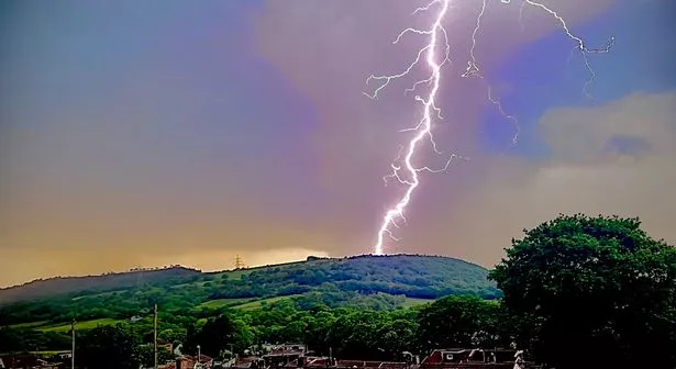 英国天气:英国气象局透露,本周末英国人将迎来“雷阵雨”
