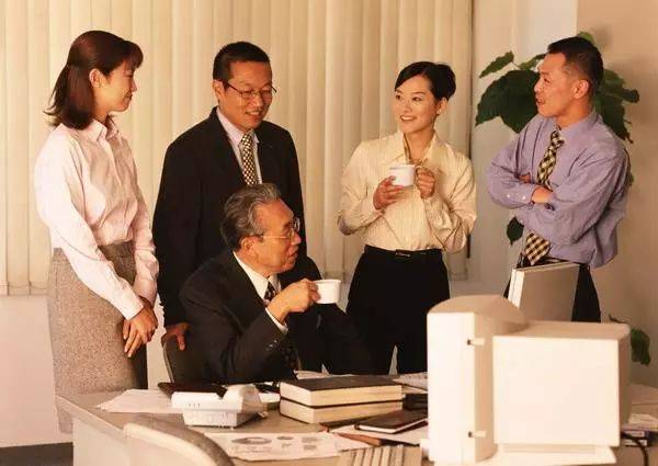 “我是一个工作专家——这就是为什么你应该在面试中接受喝茶的原因。”