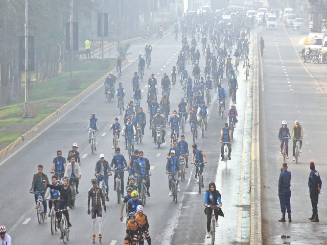 “Cyclothon”吸引了数百个家庭