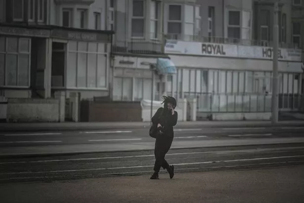 英国人对“可怕的”风暴Éowyn紧急电话警报引发了大规模恐慌