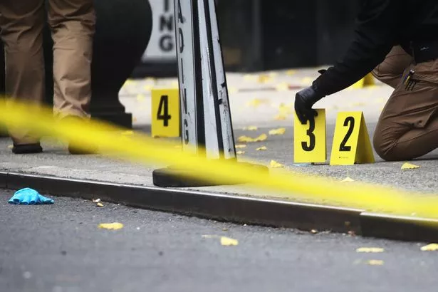从星巴克咖啡杯DNA到背包理论,抓住布莱恩·汤普森“枪手”的重要线索